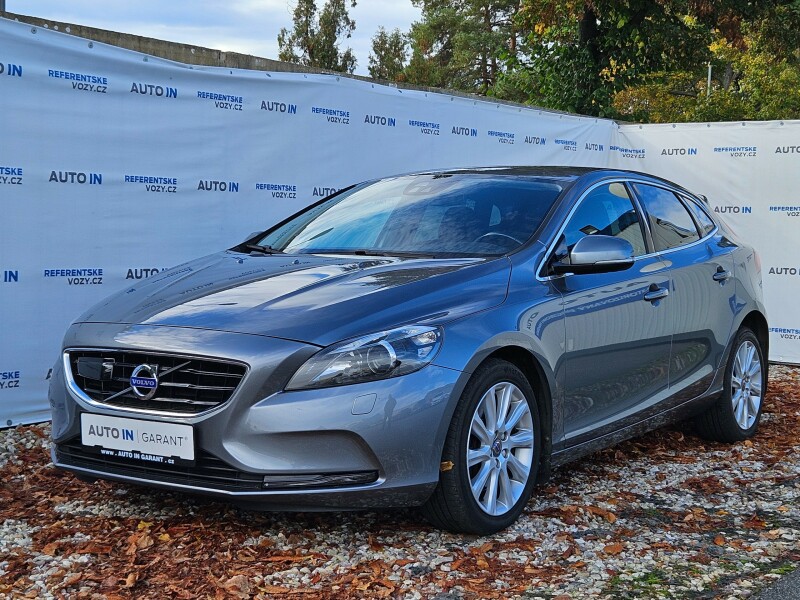 Volvo V40 D4 Business Edition, servisní knížka