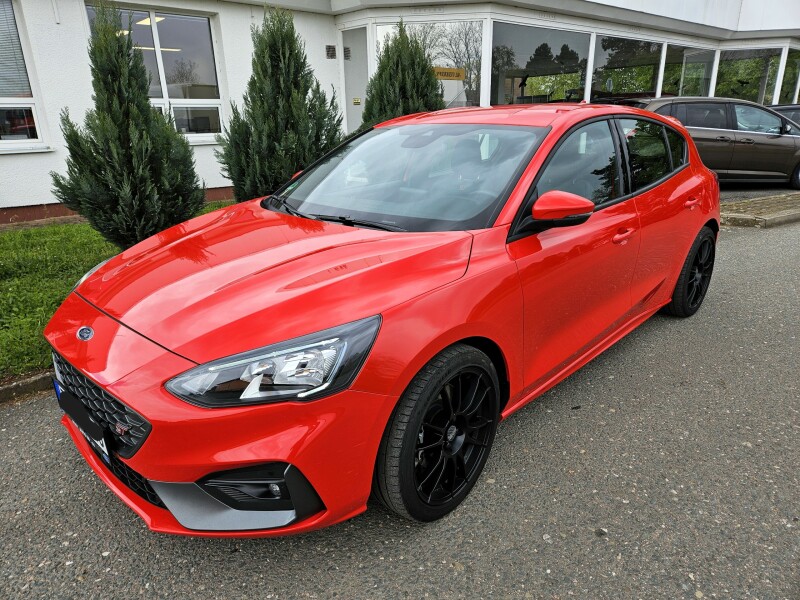 Ford Focus ST 2.3,280PS, tovární záruka do 02/2025-prémiový audiosystém B&O s 10 reproduktory vč. subwooferu