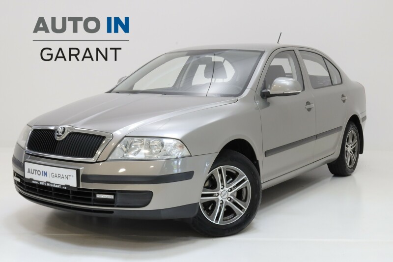 Škoda Octavia 1.6i, nové ČR, klima, park.senzory