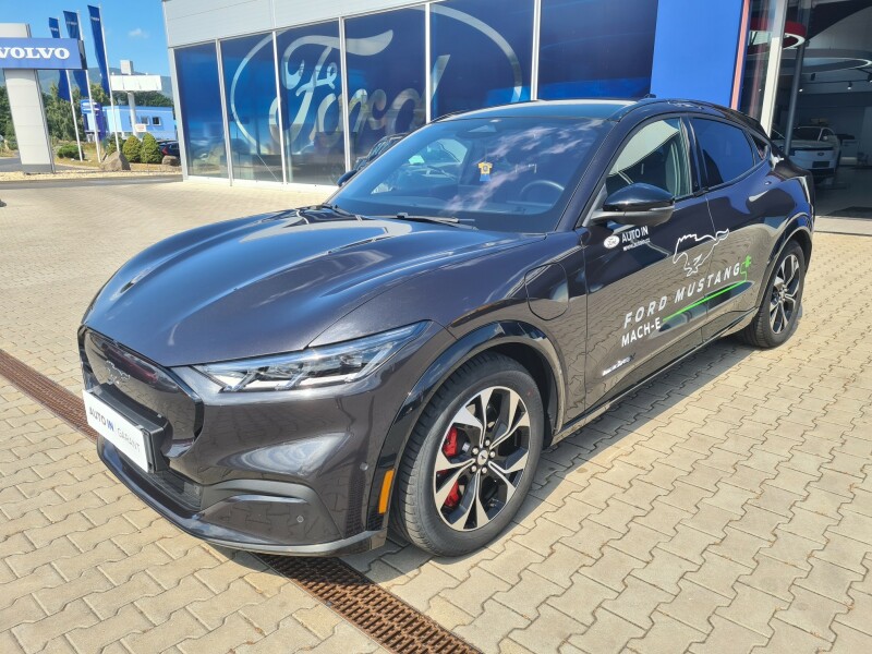 Ford Mustang Mach-E ČR, předváděcí vůz, AWD, prodloužený dojezd